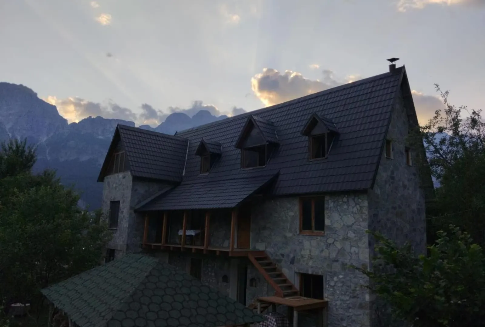Vellezrit Shkambi Hotel Gjelaj